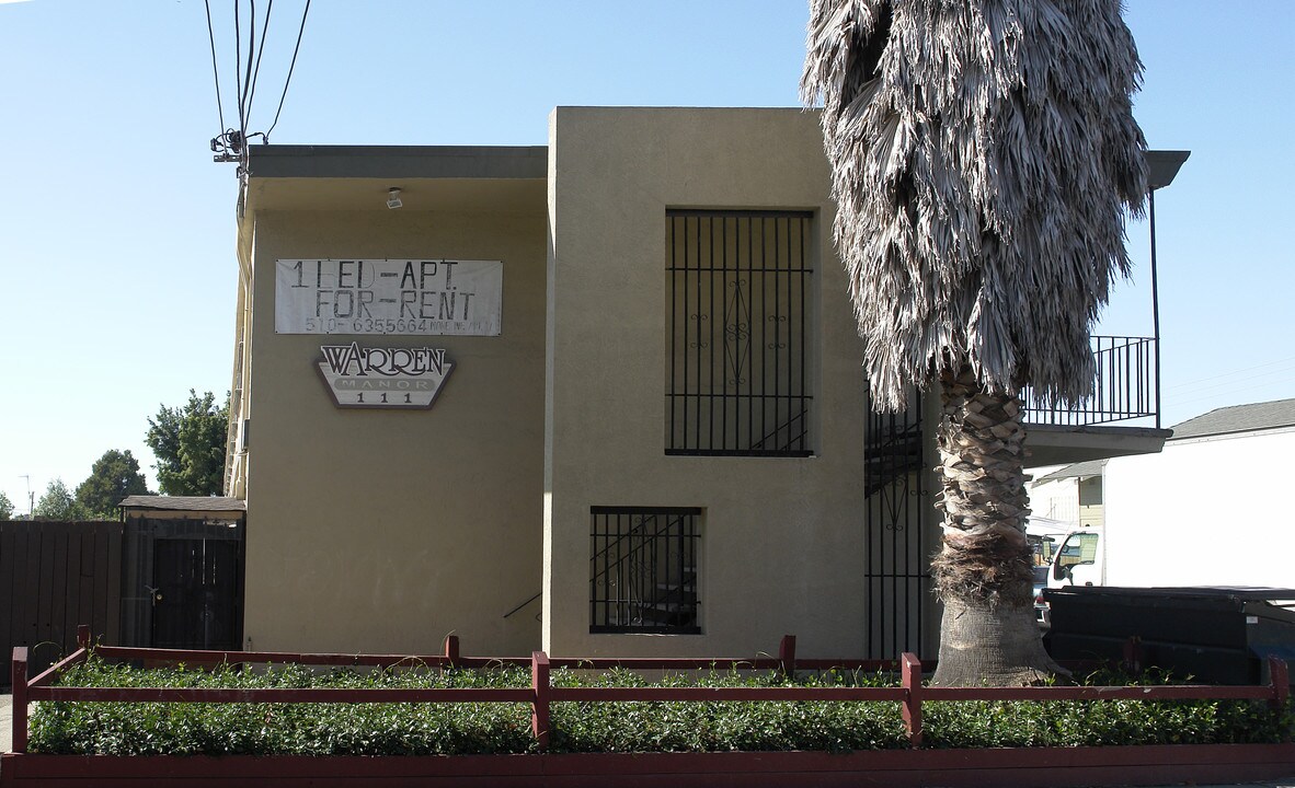 The Warren Manor Apartments in San Leandro, CA - Building Photo