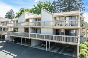 Creekwood Terrace in Concord, CA - Building Photo