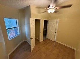 526 W 49th St in Los Angeles, CA - Building Photo