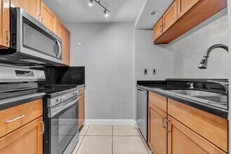 15575 Miami Lakeway N, Unit 305 in Miami Lakes, FL - Building Photo - Building Photo