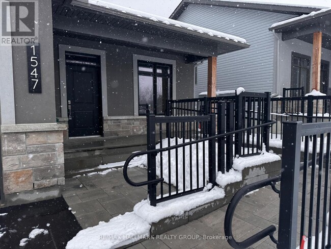 1547 Flanders Rd in Brockville, ON - Foto de edificio - Building Photo
