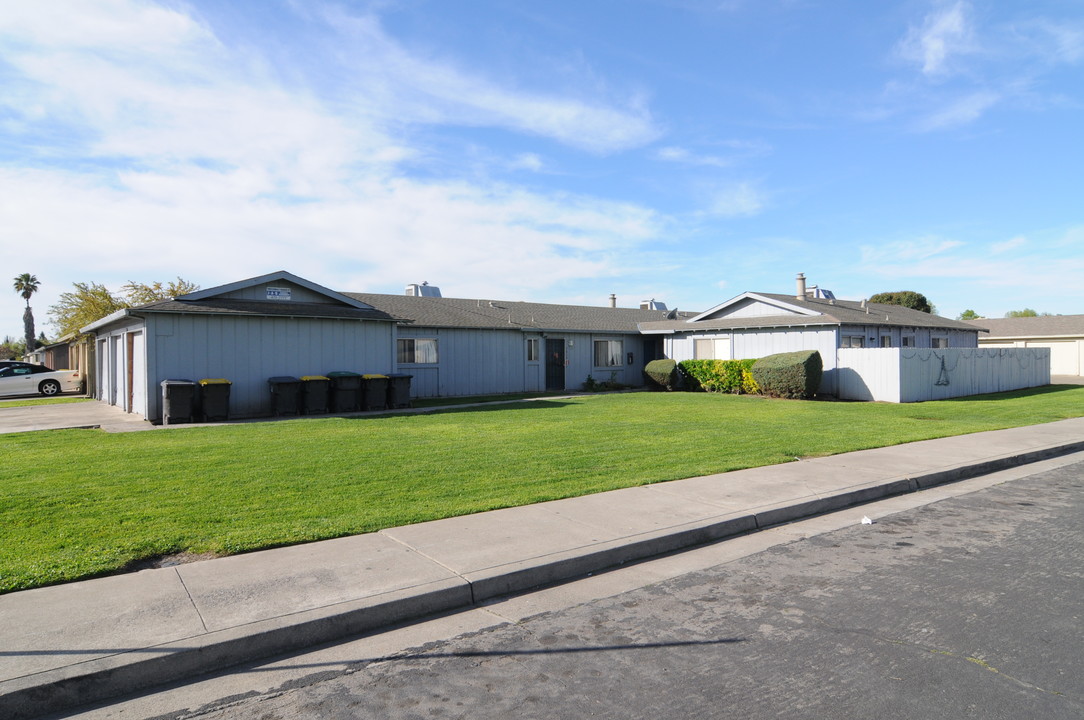 3012 Wentworth Dr in Stockton, CA - Building Photo