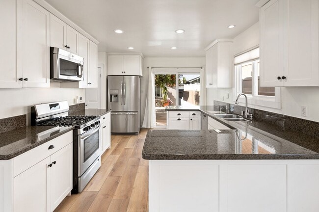 413 N Paulina Ave in Redondo Beach, CA - Building Photo - Building Photo