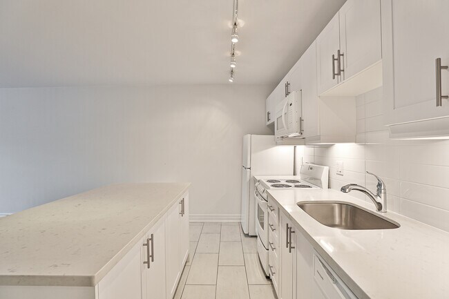 494 Avenue Rd in Toronto, ON - Building Photo - Building Photo