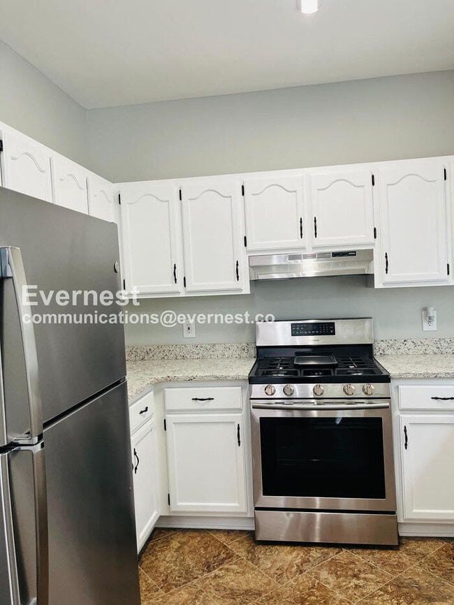 11925 Long Forest Dr in Charlotte, NC - Foto de edificio - Building Photo