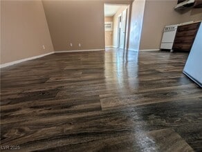305 N 10th St in Las Vegas, NV - Building Photo - Building Photo