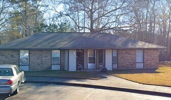1203 E 5th Ave in Oakdale, LA - Building Photo