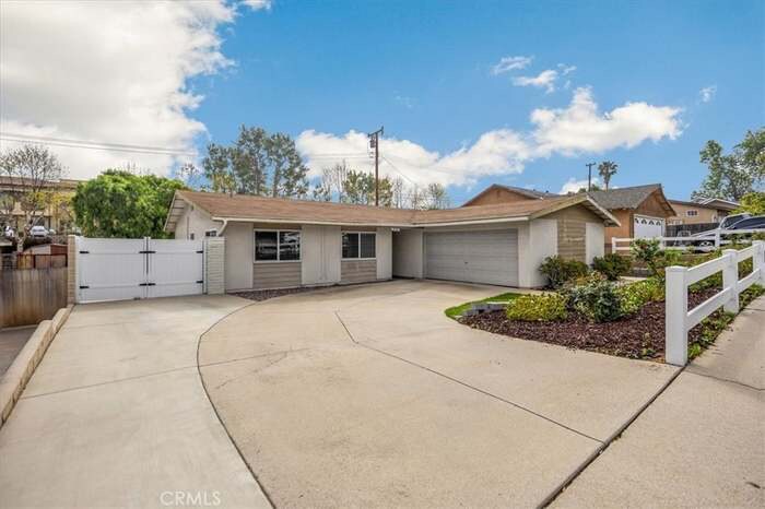 272 Pine Ave in Brea, CA - Building Photo
