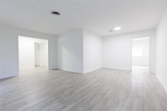 2510 Straight Creek Dr in Houston, TX - Building Photo - Building Photo