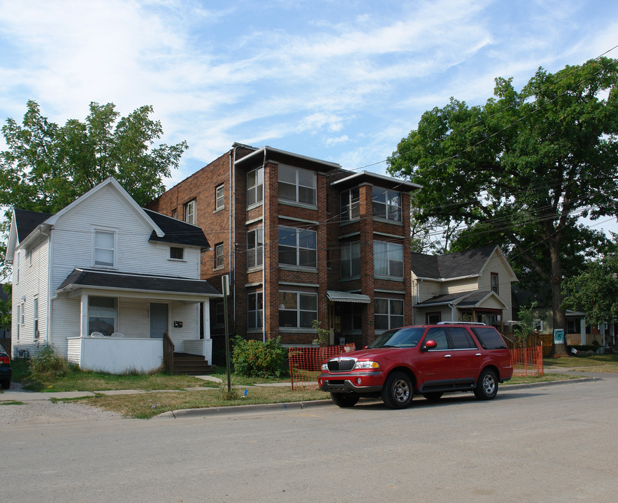 Cole Apartments in Lansing, MI - Foto de edificio