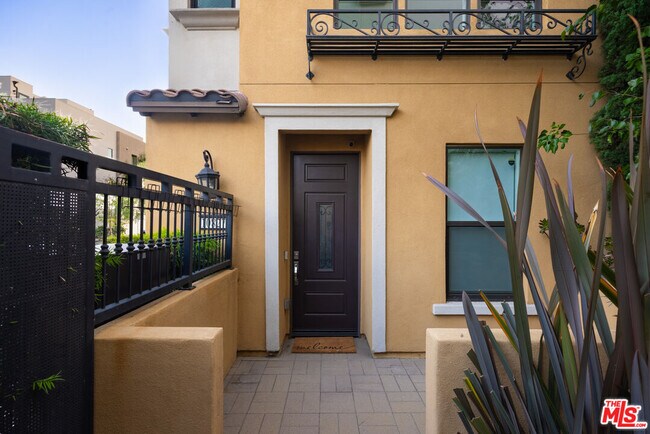 10827 W Riverton Ct in Los Angeles, CA - Building Photo - Building Photo