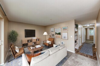 Willamette Park in Salem, OR - Foto de edificio - Building Photo