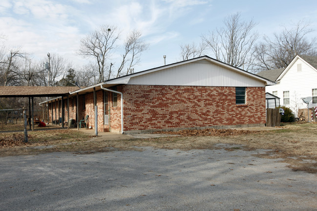 Cleta's Cottage in Noble, OK - Foto de edificio - Building Photo