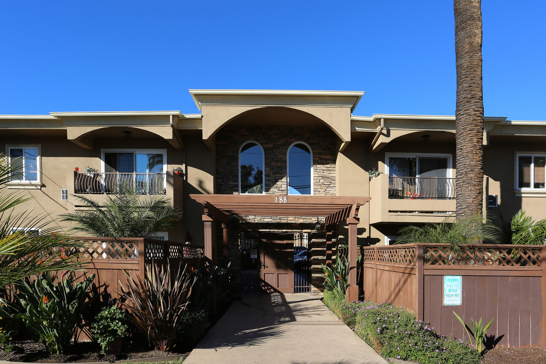 The Willows in El Cajon, CA - Foto de edificio