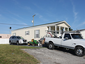 Holiday Plaza Manufactured Home Community in West Palm Beach, FL - Building Photo - Building Photo