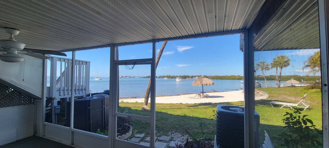 3715 42nd Way S, Unit 61B in St. Petersburg, FL - Building Photo