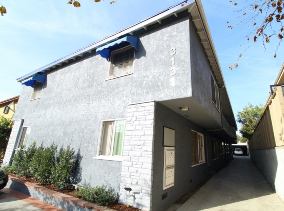 3131 Bagley Ave in Los Angeles, CA - Foto de edificio