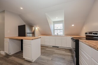 227 Pleasant St in Concord, NH - Building Photo - Building Photo