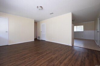 7815 Moore Dr in Little Rock, AR - Building Photo - Building Photo