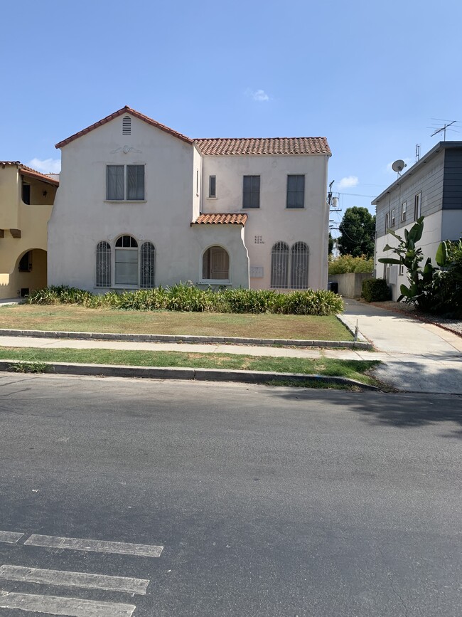 property at 822 S Curson Ave