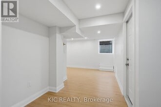 38 Maple Crown Terrace in Barrie, ON - Building Photo - Building Photo