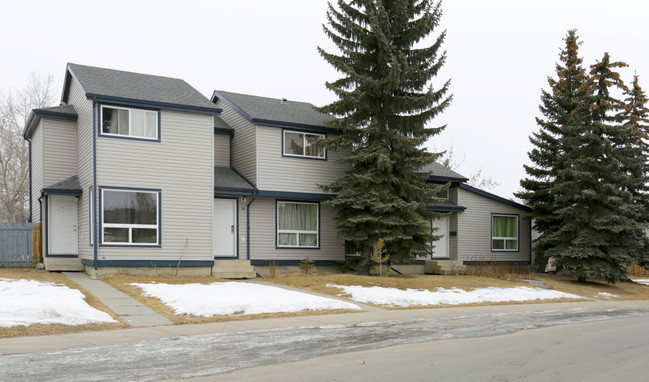 62 Templemont Rd NE in Calgary, AB - Building Photo - Building Photo