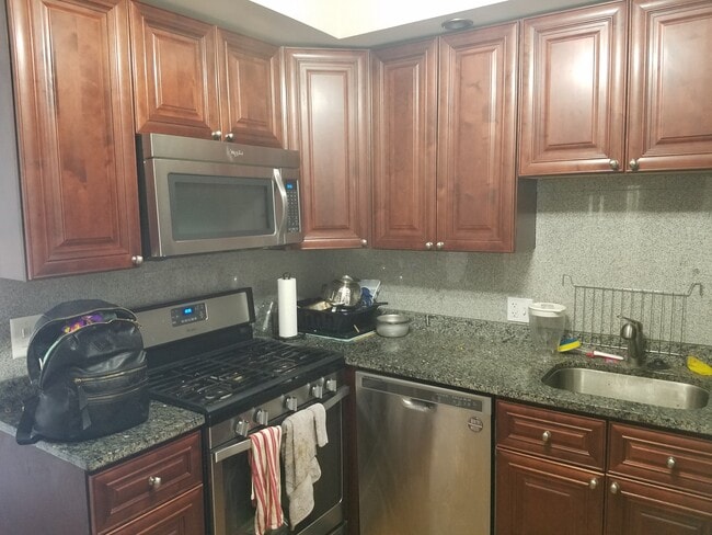 1265 W Columbia Ave, Unit 2 in Chicago, IL - Foto de edificio - Building Photo