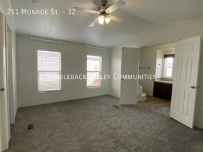 211 Monroe St in Rawlins, WY - Building Photo - Building Photo