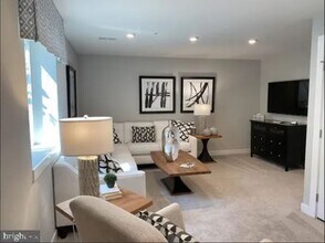 1018 Rosecroft Ln in York, PA - Foto de edificio - Building Photo