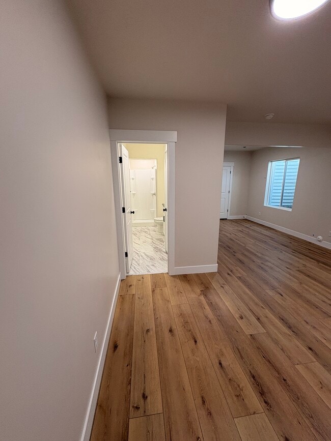 5472 N Orville St, Unit B in Eagle Mountain, UT - Foto de edificio - Building Photo