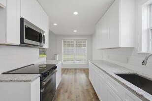 6011 Bankside Dr in Houston, TX - Building Photo