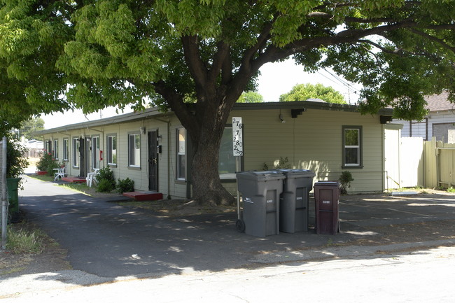 281 Laurel Avenue - Pacific Grove in Hayward, CA - Building Photo - Building Photo