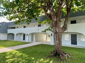 Brandon Palm Springs Apartment Homes in Palm Springs, FL - Foto de edificio - Building Photo