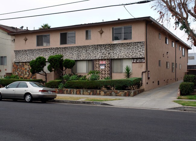 12215 Grevillea Ave in Hawthorne, CA - Building Photo - Building Photo