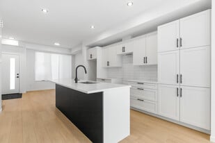 12127-12193 93 St NW in Edmonton, AB - Building Photo
