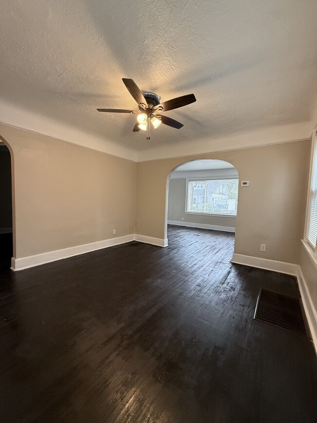 5741 Lakewood St in Detroit, MI - Building Photo - Building Photo