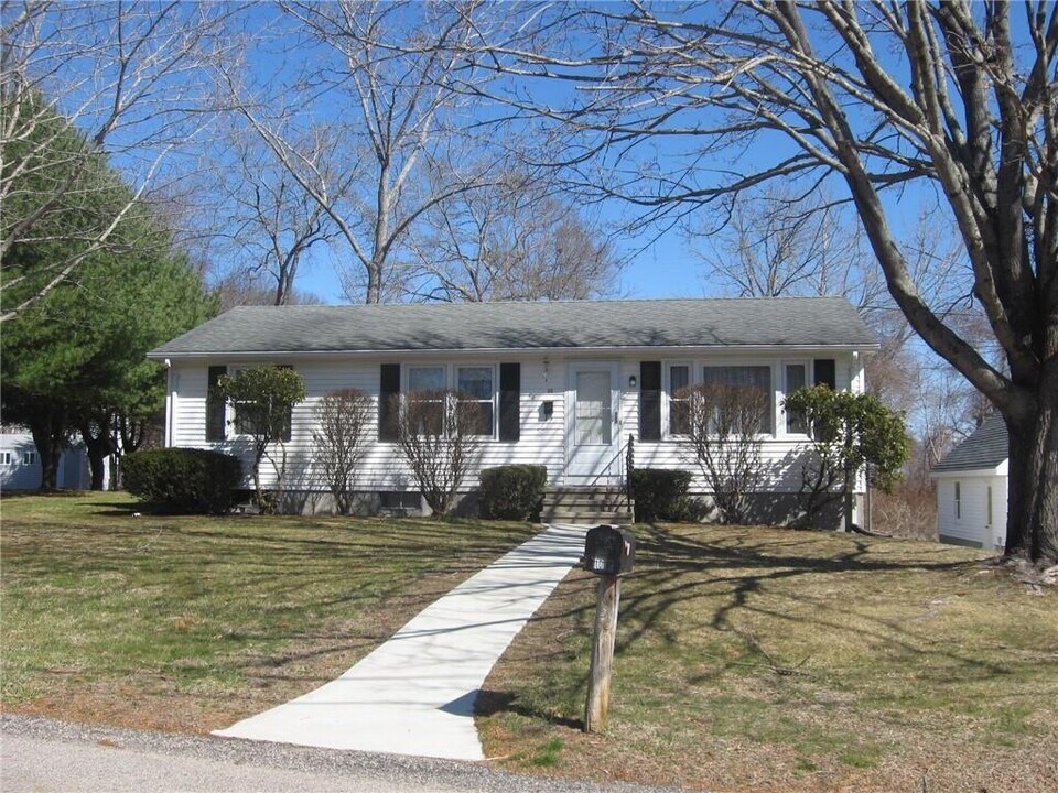 10 King St in Westerly, RI - Building Photo