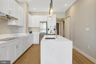 801 N Fairfax St in Alexandria, VA - Foto de edificio - Building Photo