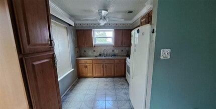 10710 Parkland Woods Dr in Sugar Land, TX - Building Photo - Building Photo