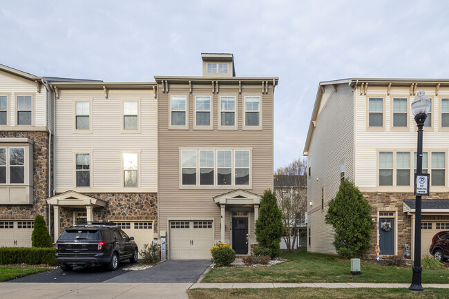 214 Tanner Ln in Glen Burnie, MD - Foto de edificio - Building Photo