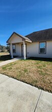 8421 W 1st St in Needville, TX - Foto de edificio - Building Photo