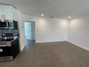 1147 Alma St in Clearwater, FL - Building Photo - Building Photo