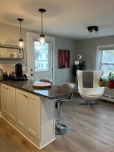 14 Phillips St in North Kingstown, RI - Foto de edificio - Building Photo