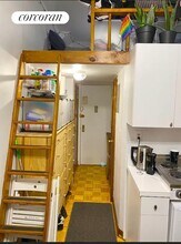 103 W 70th St in New York, NY - Building Photo - Building Photo