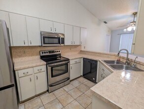 7234 Fairwood Ave in New Port Richey, FL - Building Photo - Building Photo