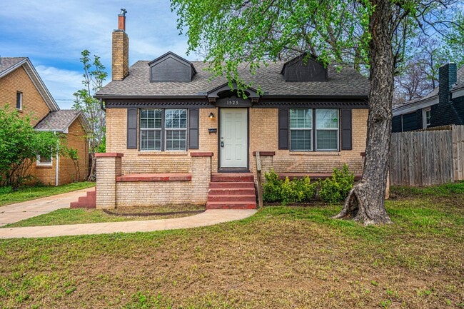 property at 1925 NW 28th St