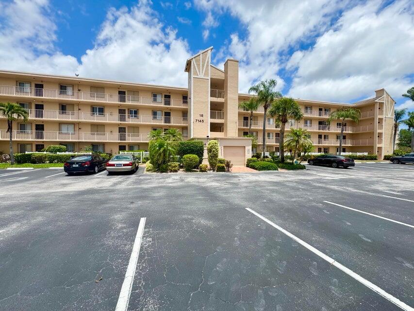 7145 Huntington Ln in Delray Beach, FL - Building Photo