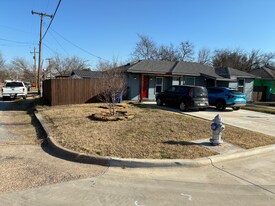 404 Bryson St in Waxahachie, TX - Building Photo