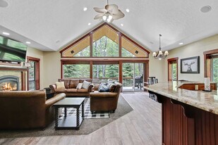 712 Broken Rein Rd in Mccall, ID - Building Photo