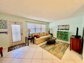 2070 Cornwall D, Unit 2070 in Boca Raton, FL - Building Photo - Building Photo
